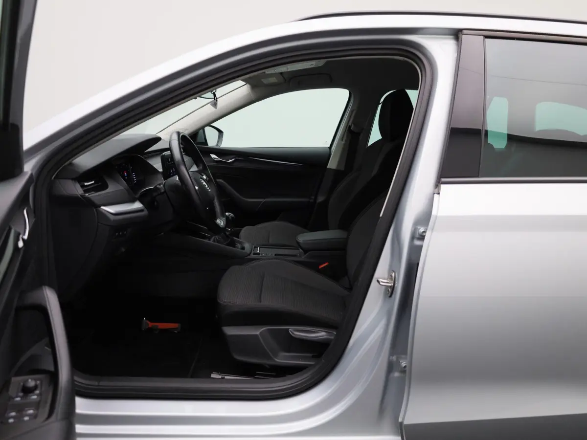 1.0 TSI Business Edition Apple Carplay / Android Auto | Trekhaak | Cruise Control | Airco (automatisch) | Parkeersensoren Voor en Achter | Navigatiesysteem | Lichtmetalen velgen 16” |