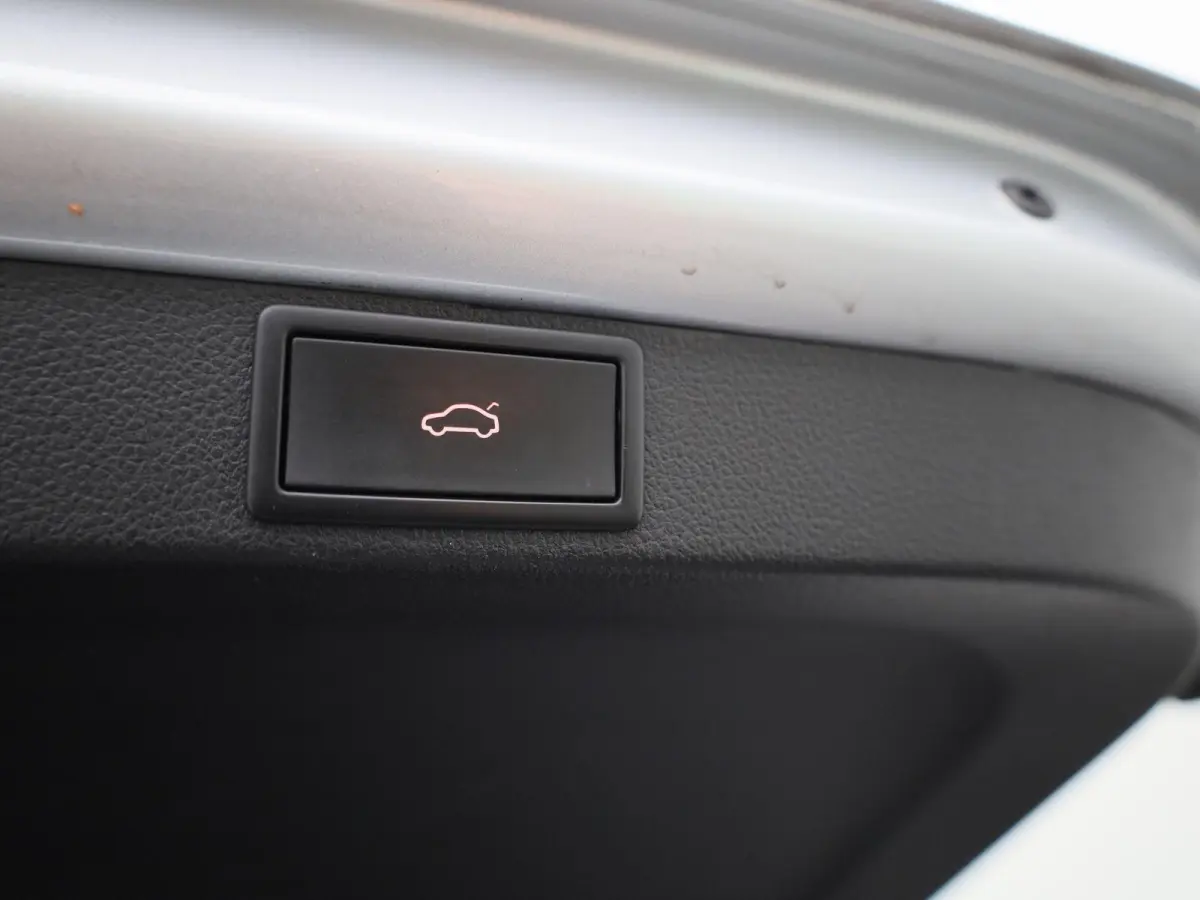 1.0 TSI Business Edition Apple Carplay / Android Auto | Trekhaak | Cruise Control | Airco (automatisch) | Parkeersensoren Voor en Achter | Navigatiesysteem | Lichtmetalen velgen 16” |