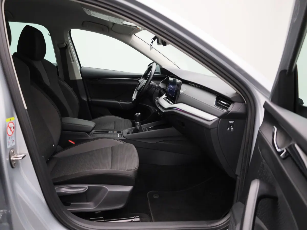 1.0 TSI Business Edition Apple Carplay / Android Auto | Trekhaak | Cruise Control | Airco (automatisch) | Parkeersensoren Voor en Achter | Navigatiesysteem | Lichtmetalen velgen 16” |