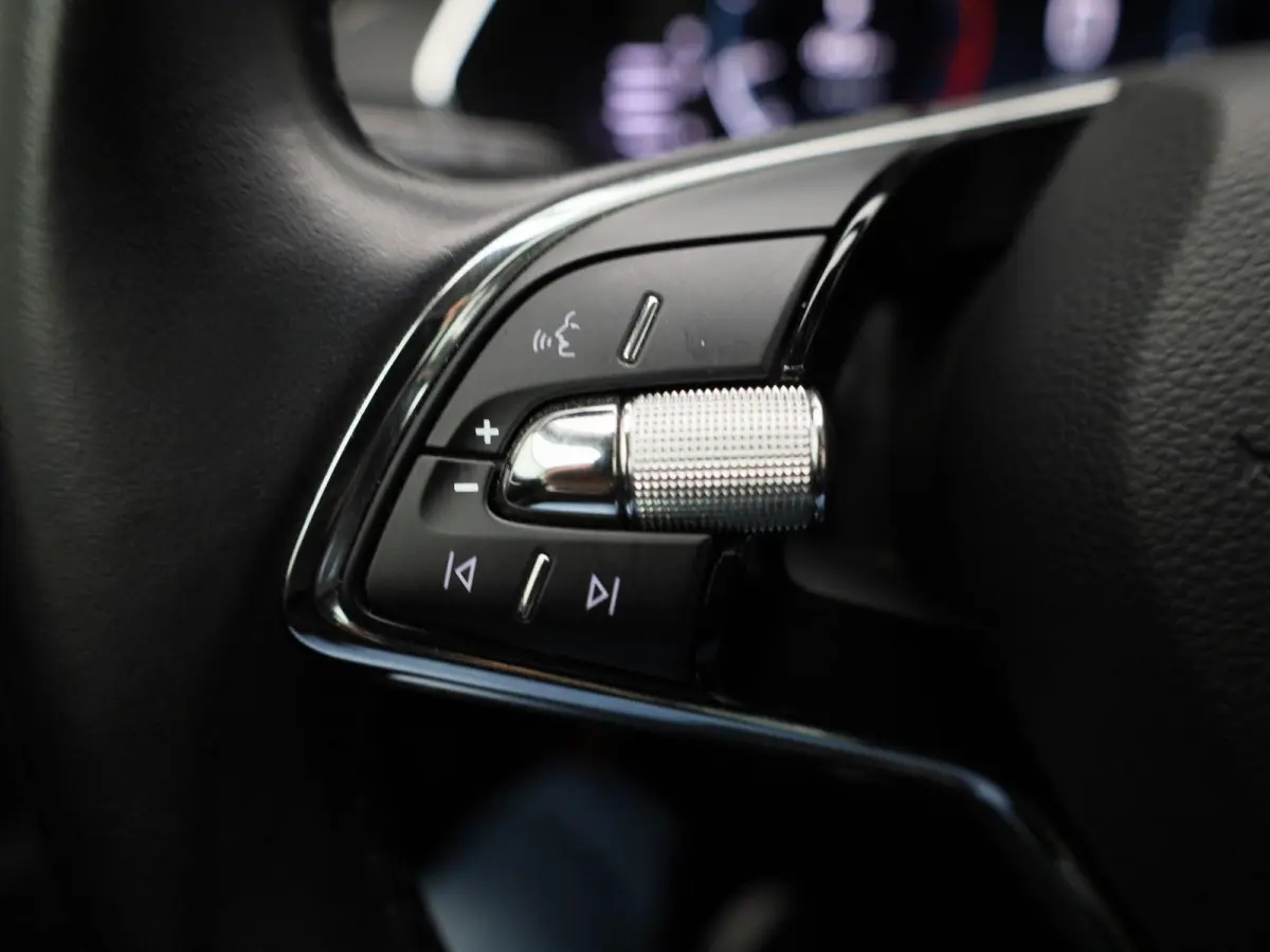 1.0 TSI Business Edition Apple Carplay / Android Auto | Trekhaak | Cruise Control | Airco (automatisch) | Parkeersensoren Voor en Achter | Navigatiesysteem | Lichtmetalen velgen 16” |
