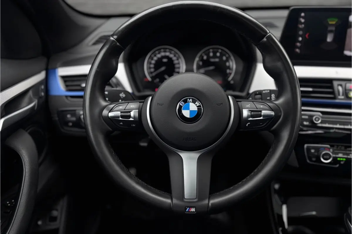 xDrive25e M-sport | Panodak | Head-Up | Adaptive Cruise | Camera | Comfort Access