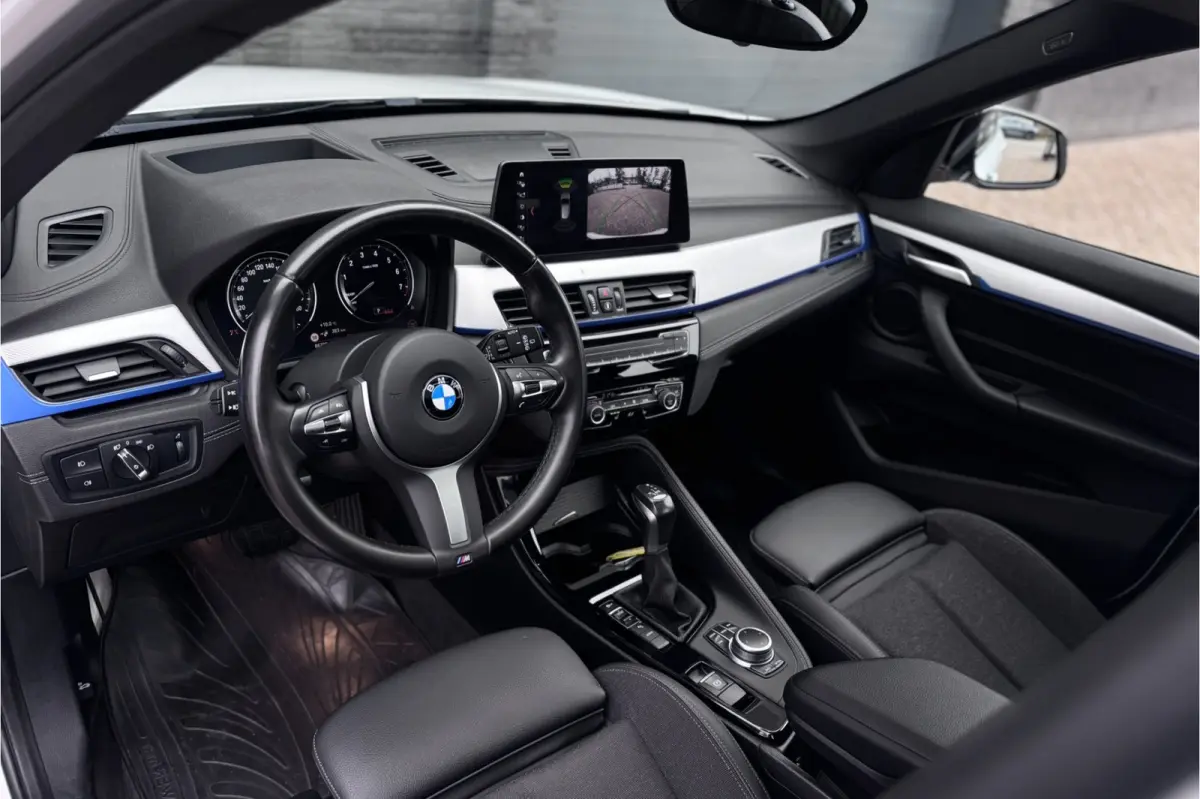 xDrive25e M-sport | Panodak | Head-Up | Adaptive Cruise | Camera | Comfort Access