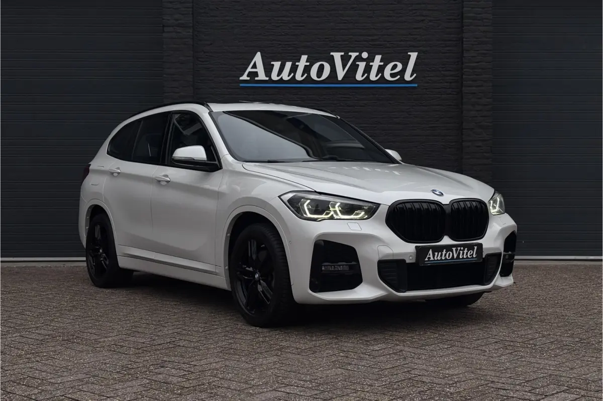 xDrive25e M-sport | Panodak | Head-Up | Adaptive Cruise | Camera | Comfort Access