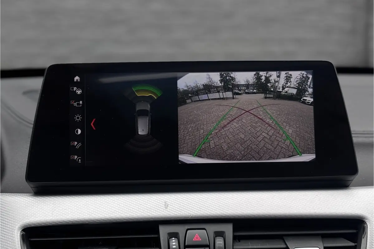 xDrive25e M-sport | Panodak | Head-Up | Adaptive Cruise | Camera | Comfort Access