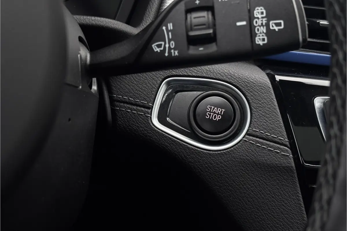 xDrive25e M-sport | Panodak | Head-Up | Adaptive Cruise | Camera | Comfort Access