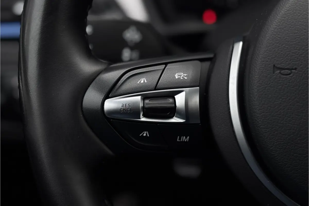 xDrive25e M-sport | Panodak | Head-Up | Adaptive Cruise | Camera | Comfort Access