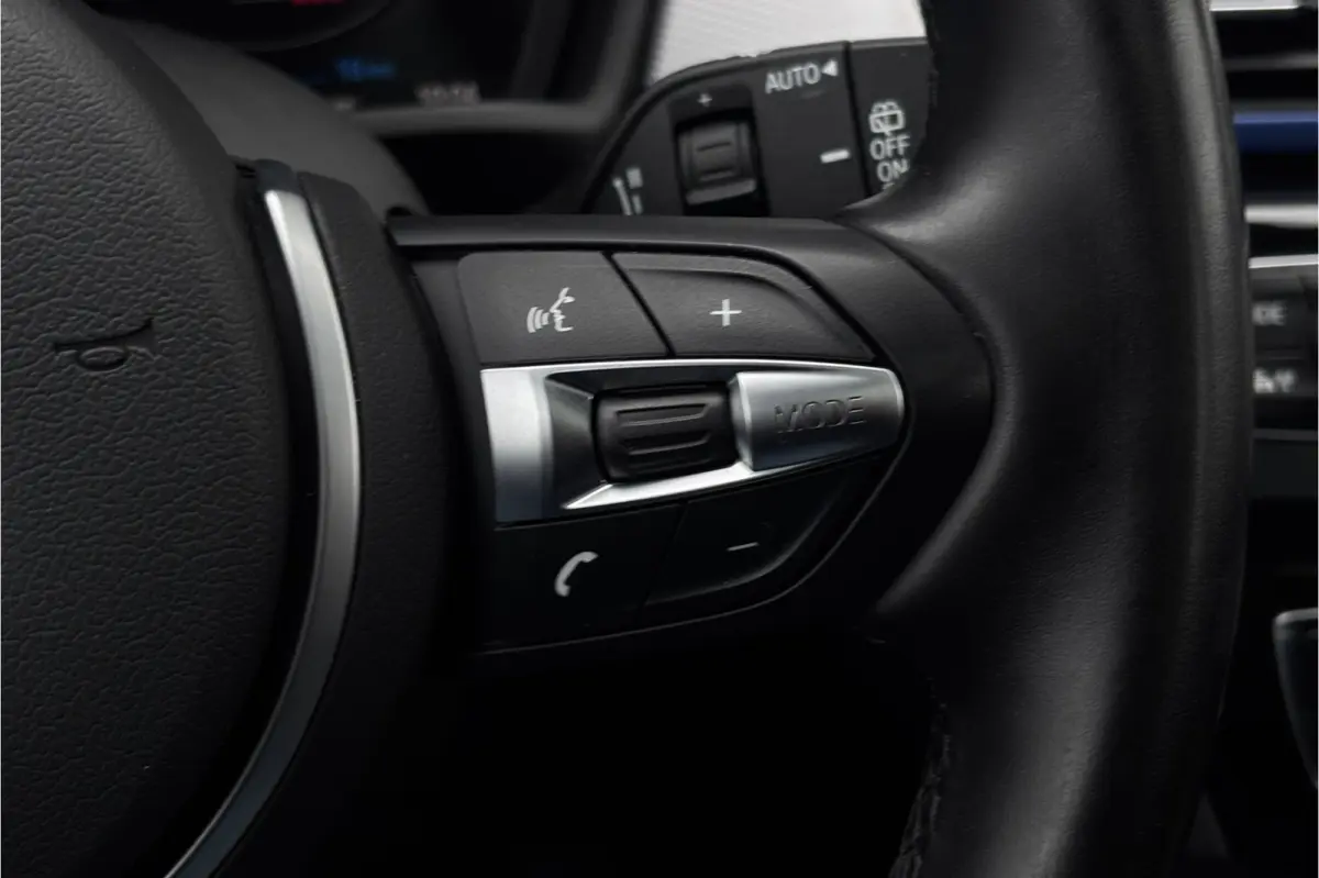 xDrive25e M-sport | Panodak | Head-Up | Adaptive Cruise | Camera | Comfort Access