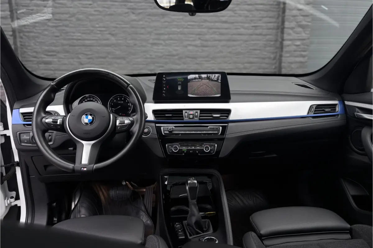xDrive25e M-sport | Panodak | Head-Up | Adaptive Cruise | Camera | Comfort Access