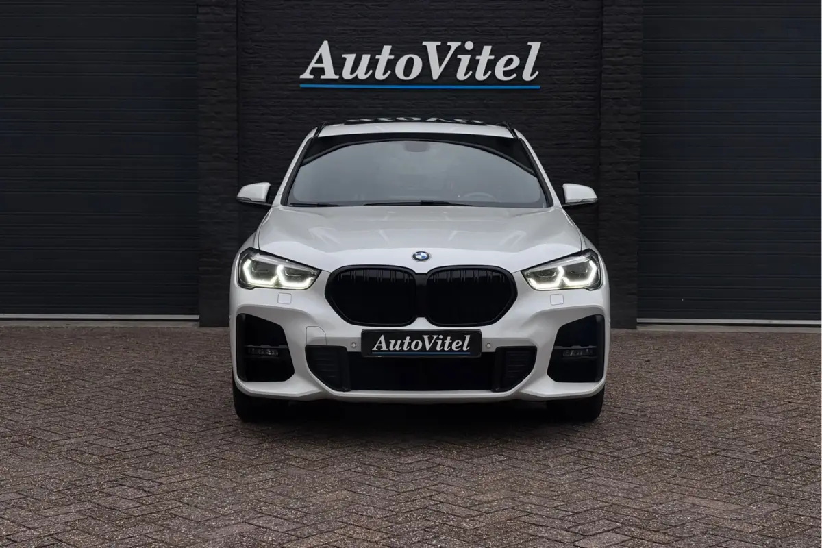 xDrive25e M-sport | Panodak | Head-Up | Adaptive Cruise | Camera | Comfort Access