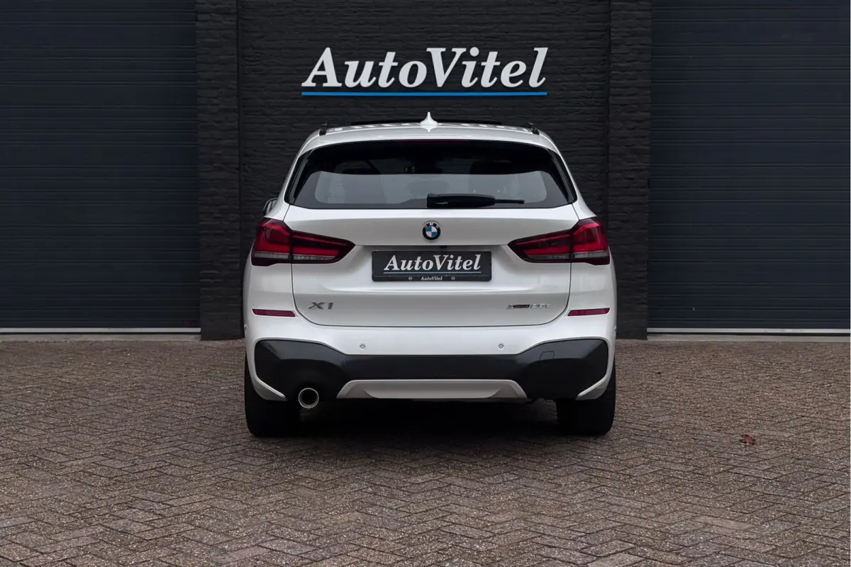 xDrive25e M-sport | Panodak | Head-Up | Adaptive Cruise | Camera | Comfort Access