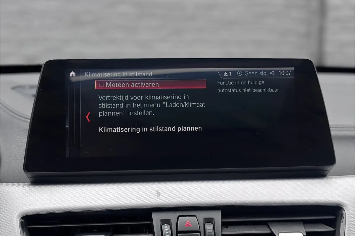 xDrive25e M-sport | Panodak | Head-Up | Adaptive Cruise | Camera | Comfort Access