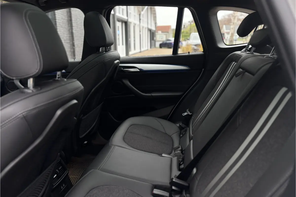 xDrive25e M-sport | Panodak | Head-Up | Adaptive Cruise | Camera | Comfort Access