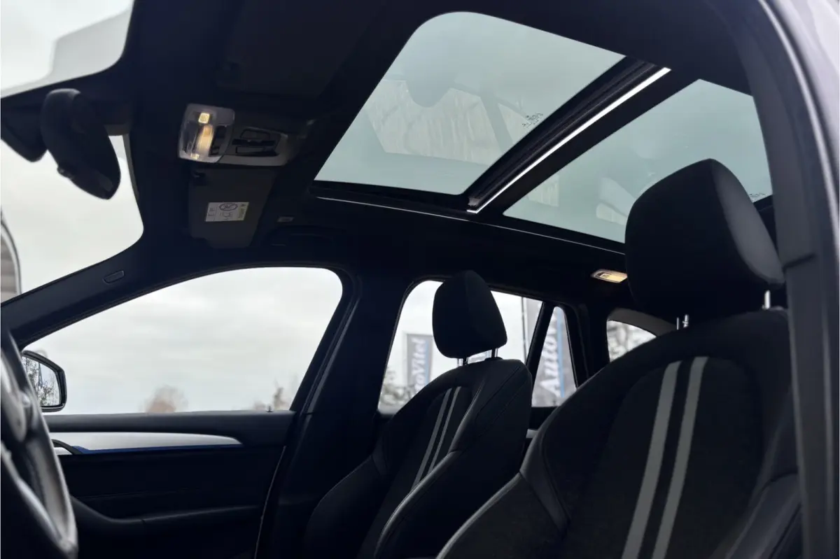 xDrive25e M-sport | Panodak | Head-Up | Adaptive Cruise | Camera | Comfort Access