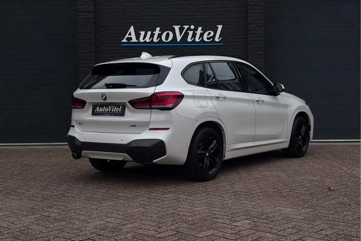 xDrive25e M-sport | Panodak | Head-Up | Adaptive Cruise | Camera | Comfort Access