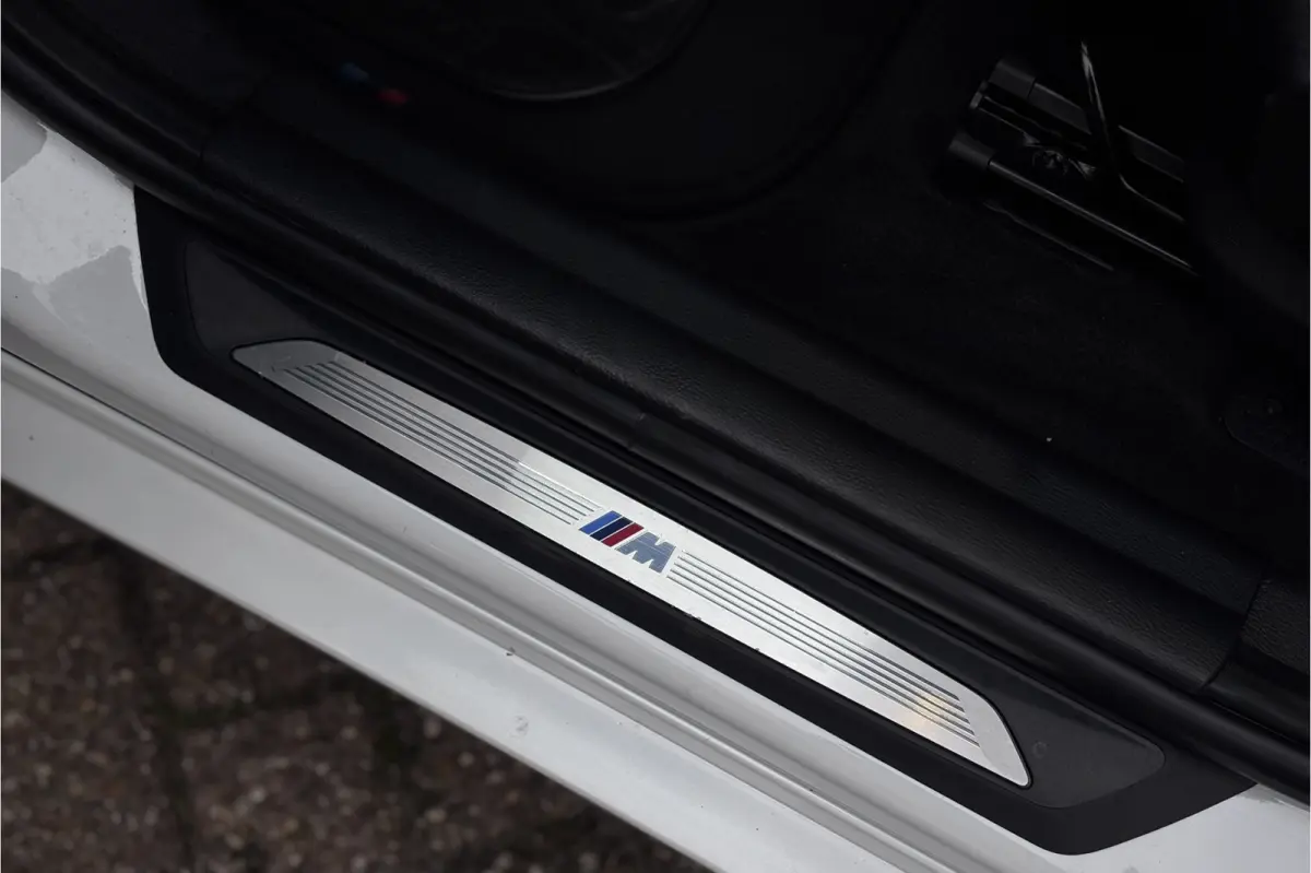xDrive25e M-sport | Panodak | Head-Up | Adaptive Cruise | Camera | Comfort Access