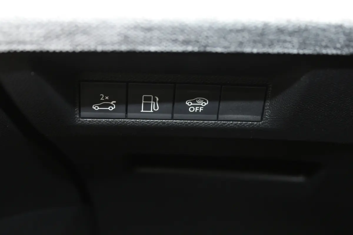 1.6 Plug-in Hybrid 195 GT | Automaat | Panorama/schuifdak | Luxe stoelen | Origineel NL auto | 7.500km | Navigatie | Camera |
