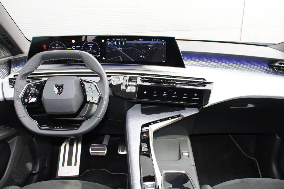 1.6 Plug-in Hybrid 195 GT | Automaat | Panorama/schuifdak | Luxe stoelen | Origineel NL auto | 7.500km | Navigatie | Camera |