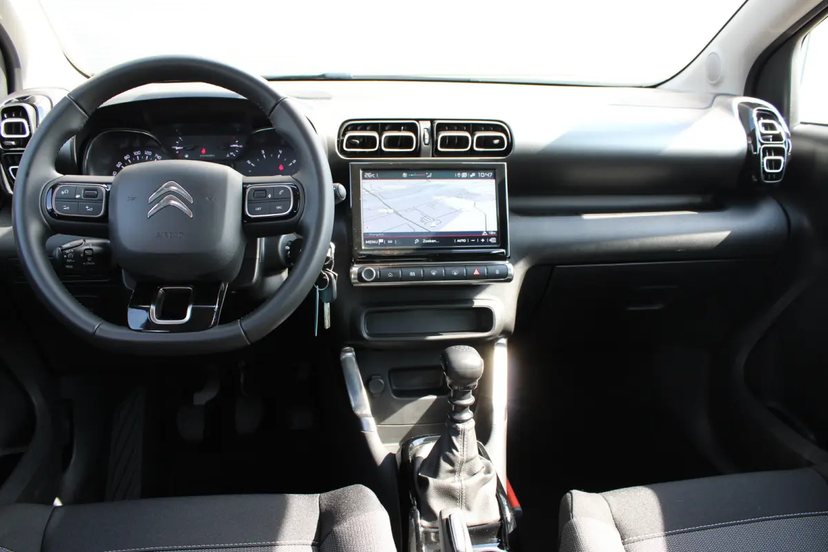 1.2 PureTech 110pk Feel | Navigatie | Bluetooth | Cruise control | All season | NL auto | 22.000km | Airconditioning |
