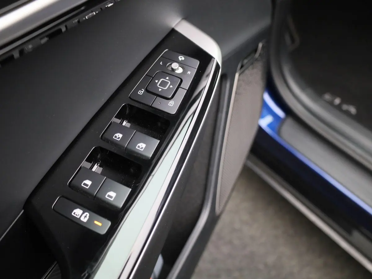 Plus 77.4 kWh | 100% SOH | Voorstoelen Verwarmd/Gekoeld | Trekhaak | Achterbank Verwarmd | Warmtepomp | Adaptieve Cruise Control | Sfeerverlichting | Apple Carplay/Android Auto | Kunstledere