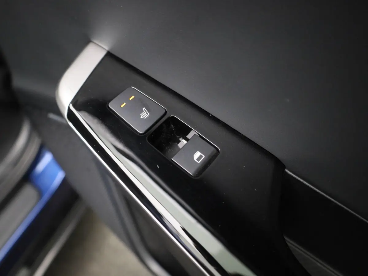 Plus 77.4 kWh | 100% SOH | Voorstoelen Verwarmd/Gekoeld | Trekhaak | Achterbank Verwarmd | Warmtepomp | Adaptieve Cruise Control | Sfeerverlichting | Apple Carplay/Android Auto | Kunstledere