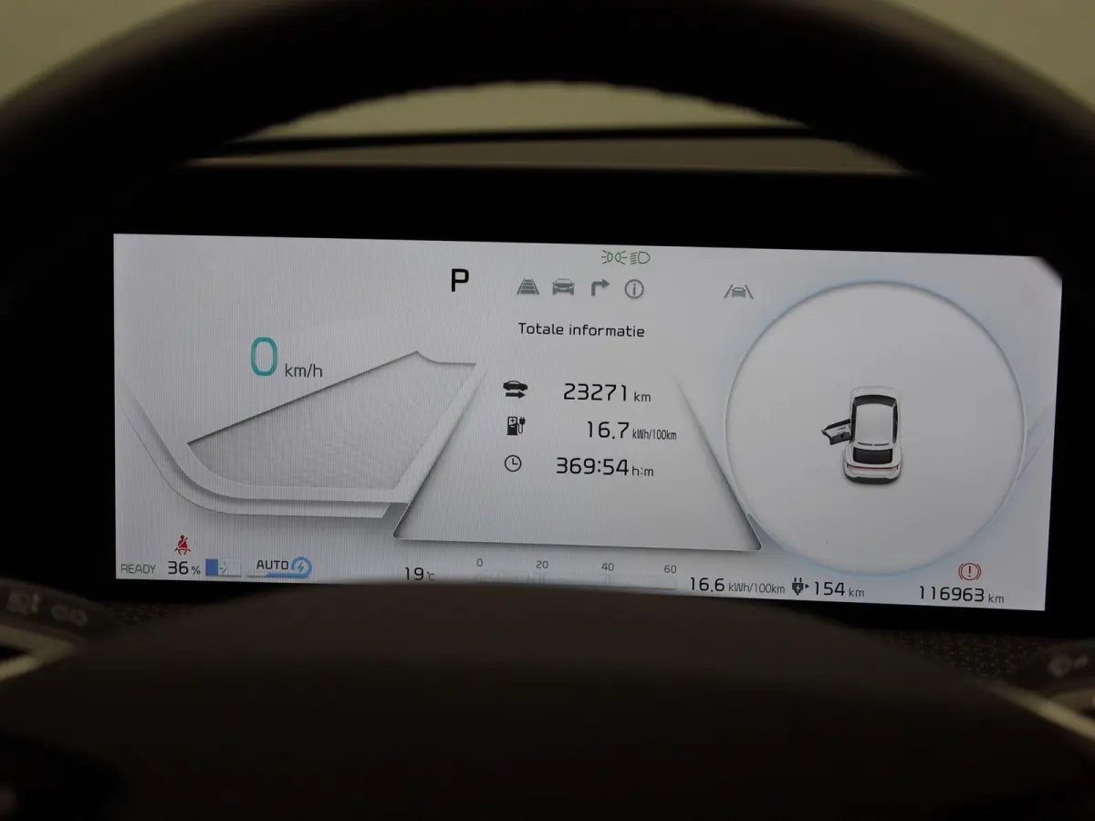 Plus 77.4 kWh | 100% SOH | Voorstoelen Verwarmd/Gekoeld | Trekhaak | Achterbank Verwarmd | Warmtepomp | Adaptieve Cruise Control | Sfeerverlichting | Apple Carplay/Android Auto | Kunstledere