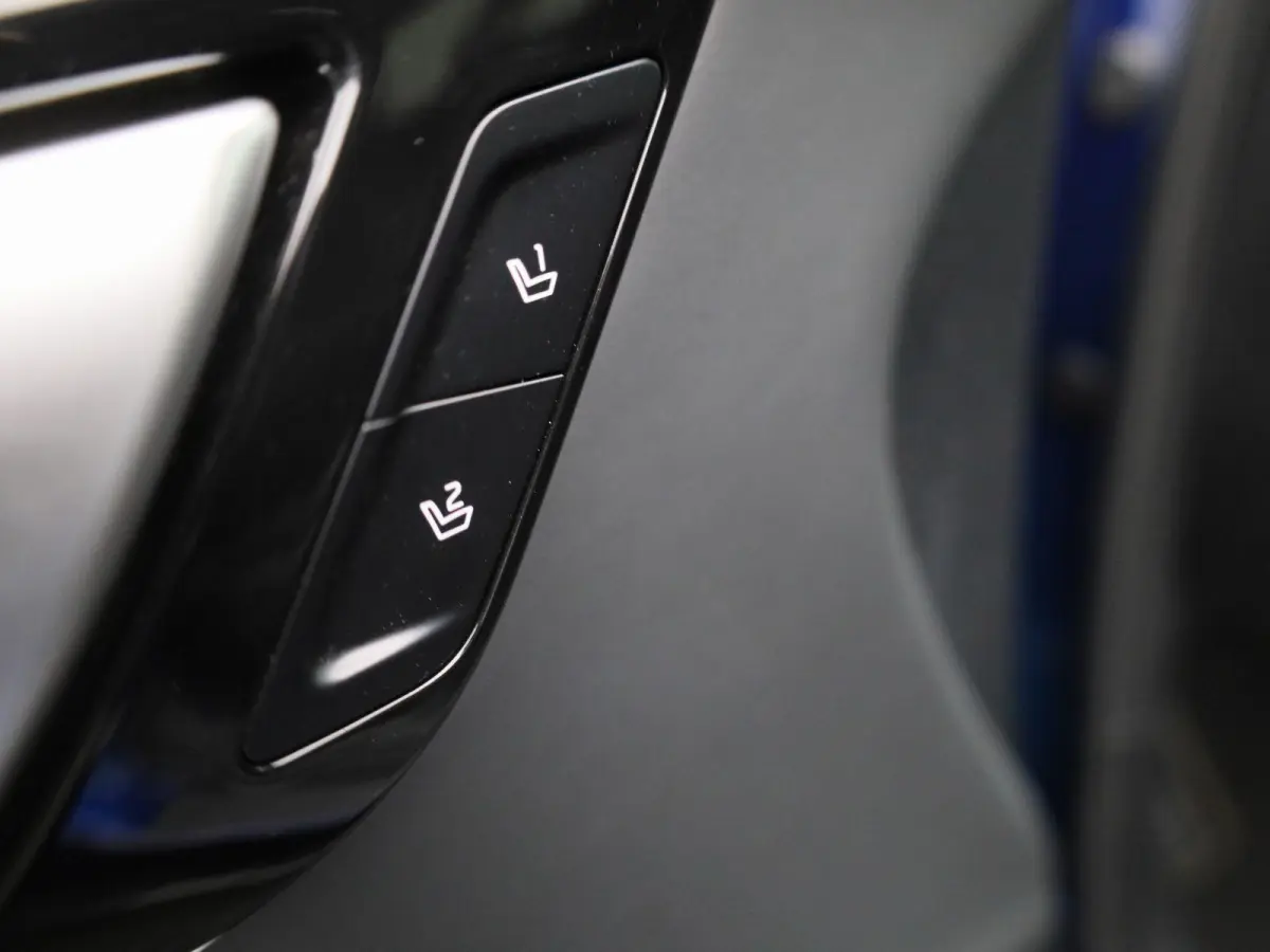 Plus 77.4 kWh | 100% SOH | Voorstoelen Verwarmd/Gekoeld | Trekhaak | Achterbank Verwarmd | Warmtepomp | Adaptieve Cruise Control | Sfeerverlichting | Apple Carplay/Android Auto | Kunstledere