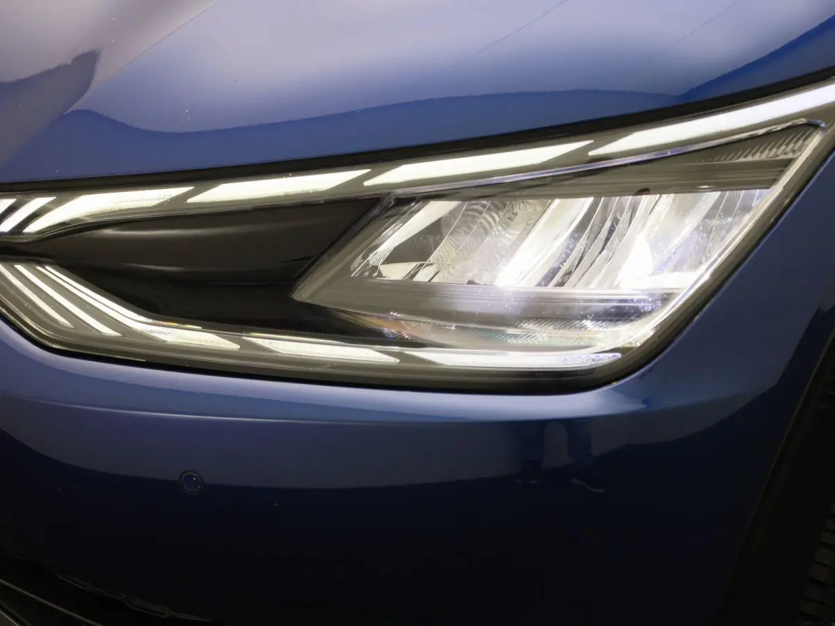 Plus 77.4 kWh | 100% SOH | Voorstoelen Verwarmd/Gekoeld | Trekhaak | Achterbank Verwarmd | Warmtepomp | Adaptieve Cruise Control | Sfeerverlichting | Apple Carplay/Android Auto | Kunstledere
