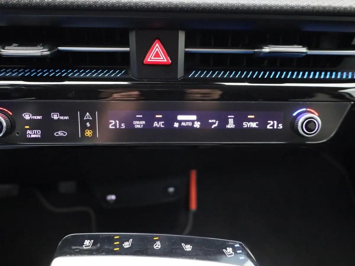 Plus 77.4 kWh | 100% SOH | Voorstoelen Verwarmd/Gekoeld | Trekhaak | Achterbank Verwarmd | Warmtepomp | Adaptieve Cruise Control | Sfeerverlichting | Apple Carplay/Android Auto | Kunstledere