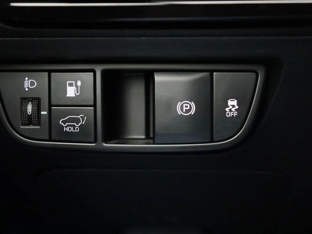 Plus 77.4 kWh | 100% SOH | Voorstoelen Verwarmd/Gekoeld | Trekhaak | Achterbank Verwarmd | Warmtepomp | Adaptieve Cruise Control | Sfeerverlichting | Apple Carplay/Android Auto | Kunstledere