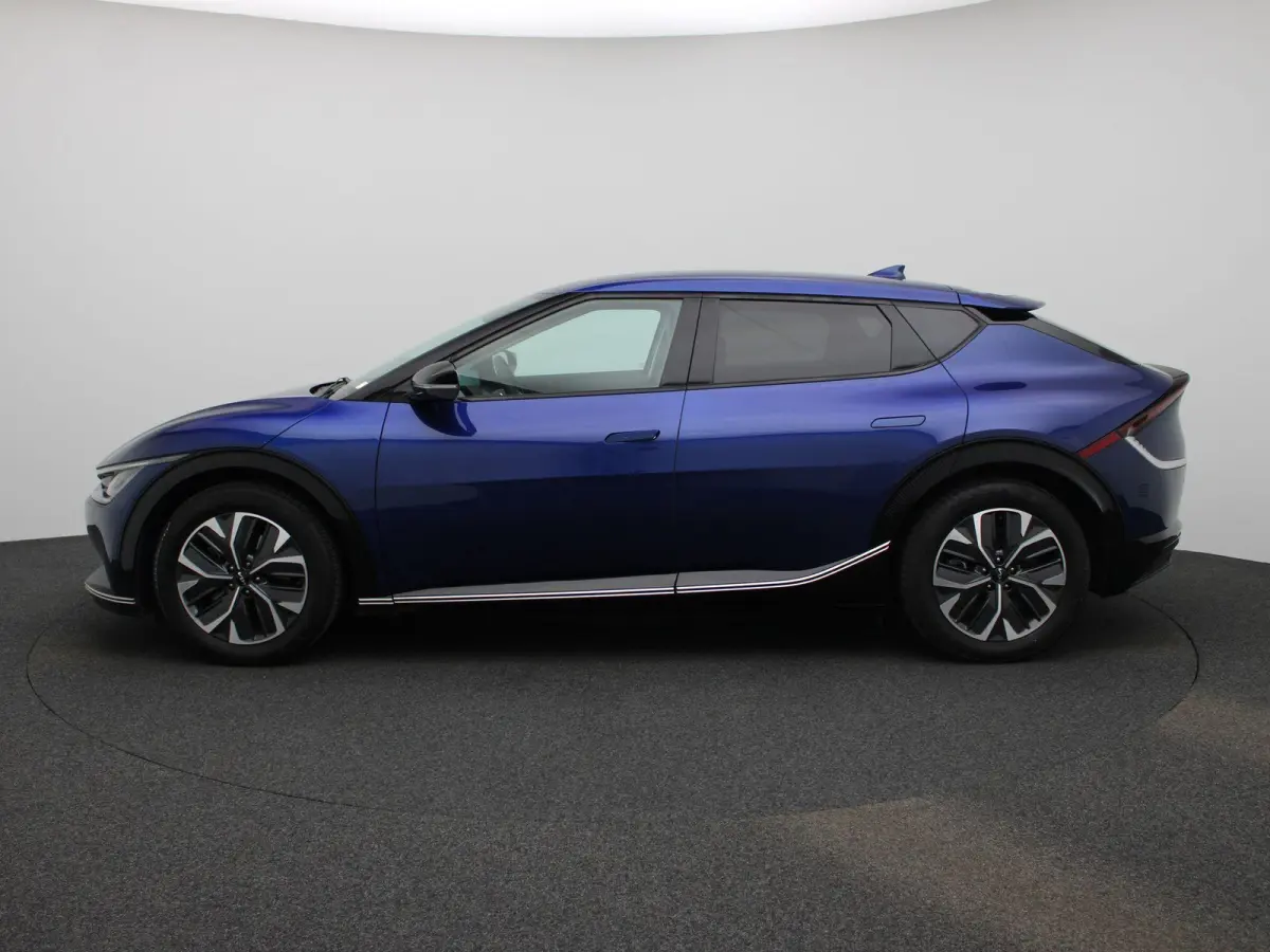 Plus 77.4 kWh | Voorstoelen Verwarmd/Gekoeld | Trekhaak | Achterbank Verwarmd | Warmtepomp | Adaptieve Cruise Control | Sfeerverlichting | Apple Carplay/Android Auto | Kunstlederen Bekleding