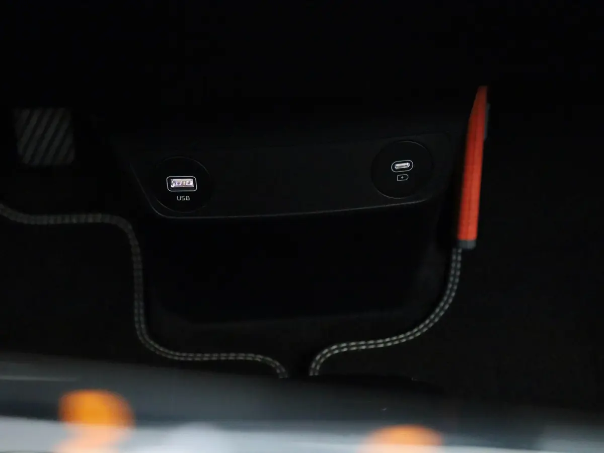 Plus 77.4 kWh | 100% SOH | Voorstoelen Verwarmd/Gekoeld | Trekhaak | Achterbank Verwarmd | Warmtepomp | Adaptieve Cruise Control | Sfeerverlichting | Apple Carplay/Android Auto | Kunstledere