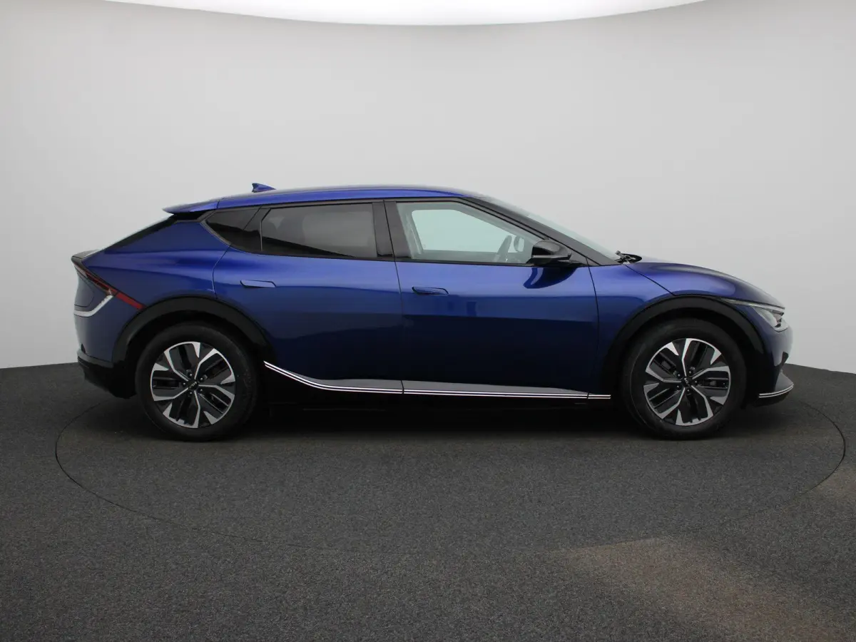 Plus 77.4 kWh | Voorstoelen Verwarmd/Gekoeld | Trekhaak | Achterbank Verwarmd | Warmtepomp | Adaptieve Cruise Control | Sfeerverlichting | Apple Carplay/Android Auto | Kunstlederen Bekleding