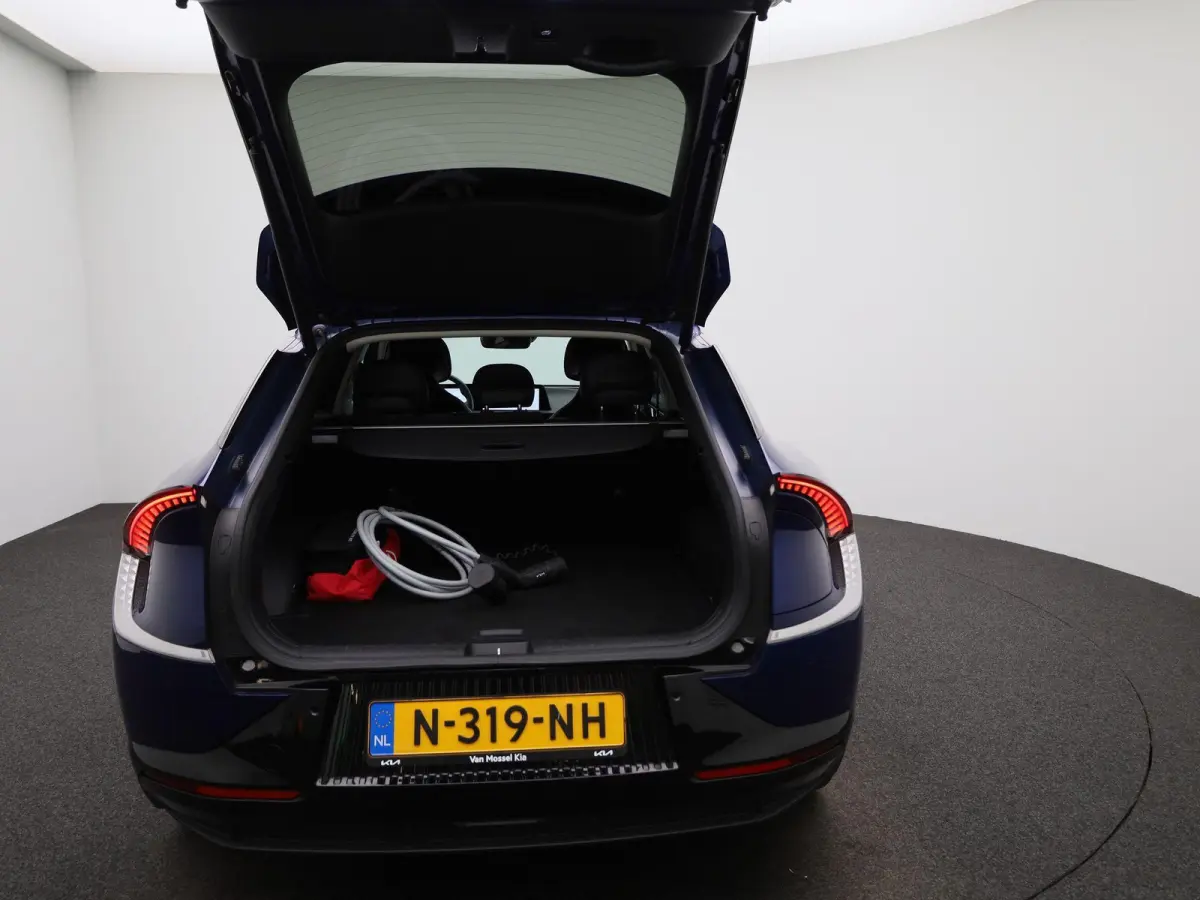 Plus 77.4 kWh | 100% SOH | Voorstoelen Verwarmd/Gekoeld | Trekhaak | Achterbank Verwarmd | Warmtepomp | Adaptieve Cruise Control | Sfeerverlichting | Apple Carplay/Android Auto | Kunstledere