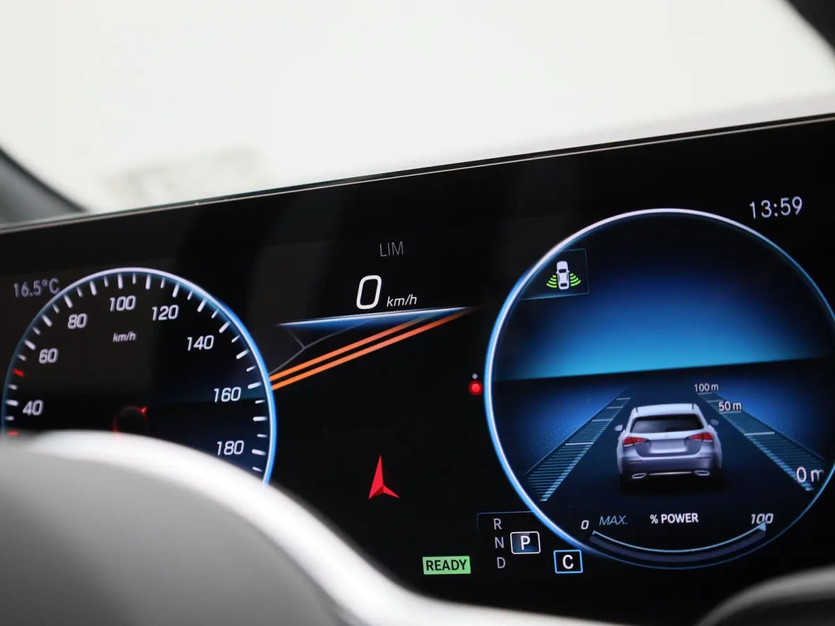 EQA 250 Business Solution Luxury Sfeerverlichting |  Apple Carplay/Android Auto | Leren Bekleding | Stoelverwarming | Electrische Achterklep | Luxe |