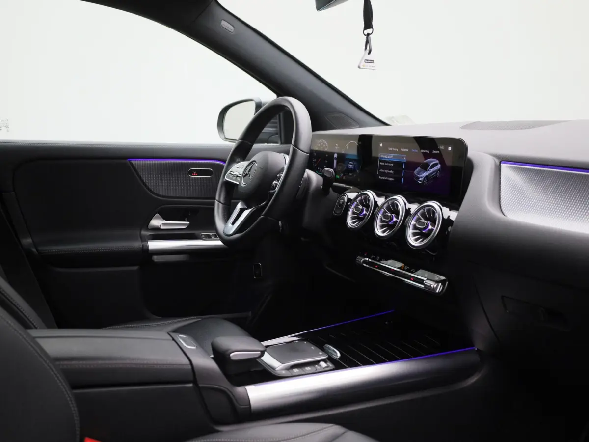 EQA 250 Business Solution Luxury Sfeerverlichting |  Apple Carplay/Android Auto | Leren Bekleding | Stoelverwarming | Electrische Achterklep | Luxe |