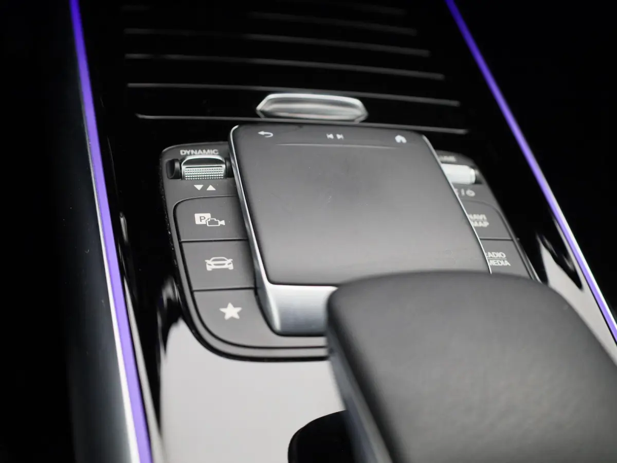 EQA 250 Business Solution Luxury Sfeerverlichting |  Apple Carplay/Android Auto | Leren Bekleding | Stoelverwarming | Electrische Achterklep | Luxe |
