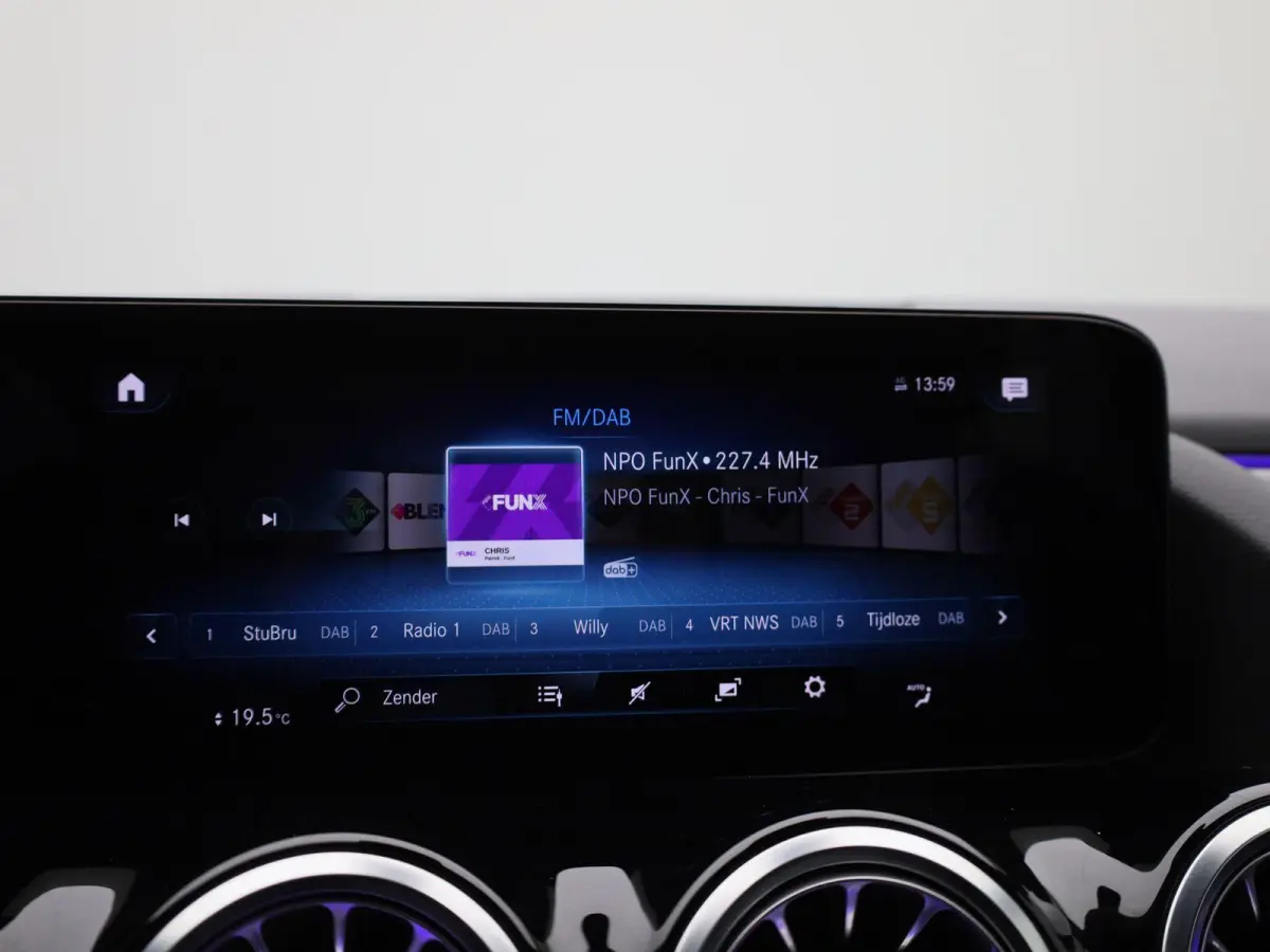 EQA 250 Business Solution Luxury Sfeerverlichting |  Apple Carplay/Android Auto | Leren Bekleding | Stoelverwarming | Electrische Achterklep | Luxe |