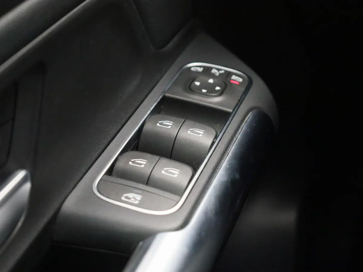 EQA 250 Business Solution Luxury Sfeerverlichting |  Apple Carplay/Android Auto | Leren Bekleding | Stoelverwarming | Electrische Achterklep | Luxe |