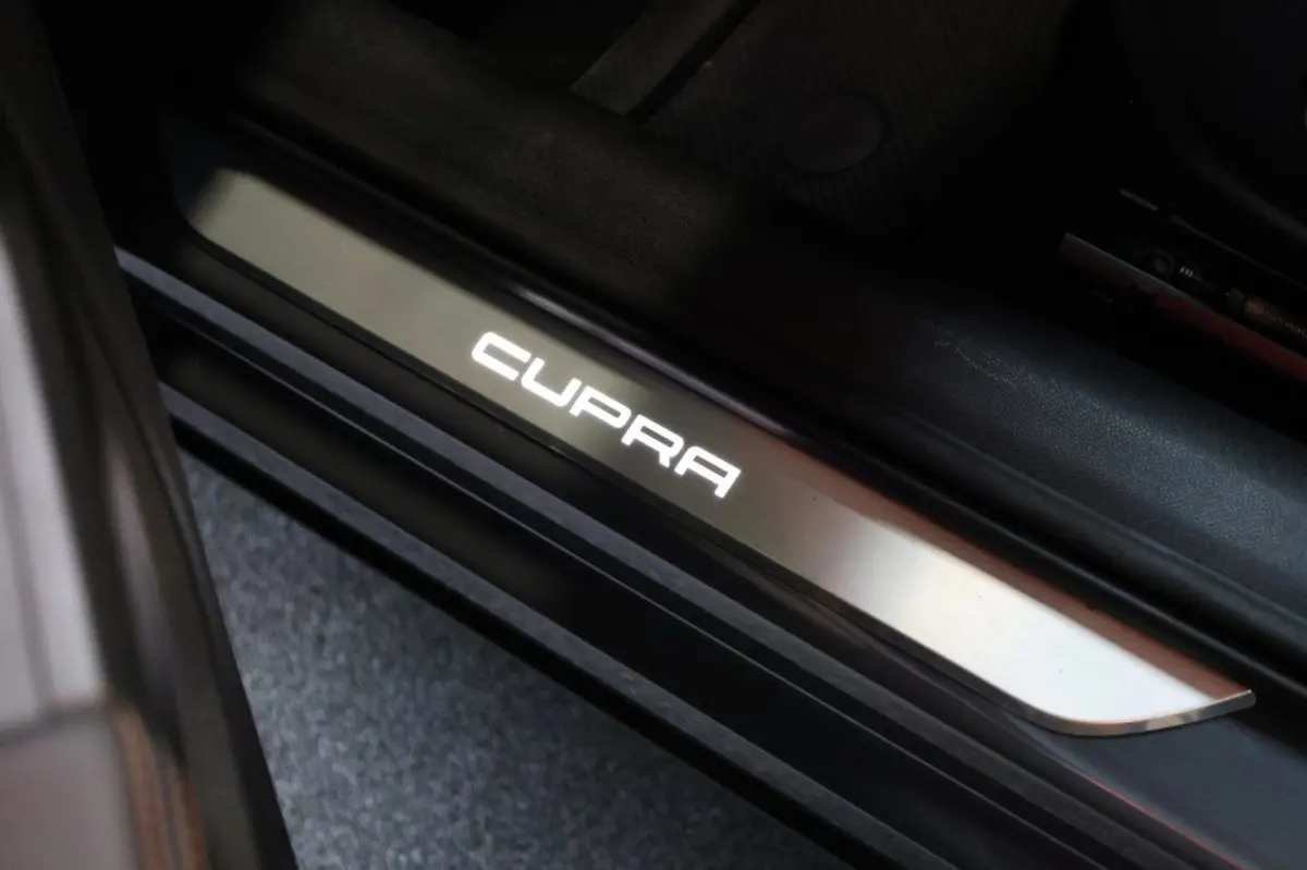 1.4 e-HYBRID VZ BTW/LED/VIRTUAL/SFEER/PANO/LEER+S.VERWARMING/19" LMV/KEYLESS/CAM/ACC/ECC/12 MDN GARANTIE!