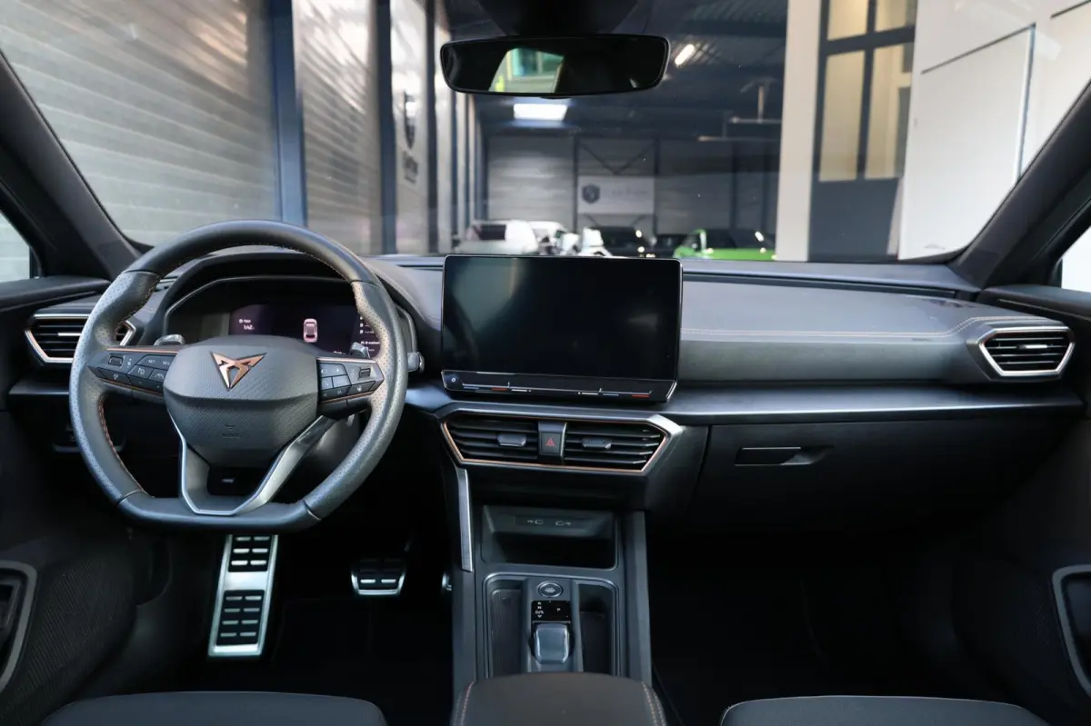 1.4 e-HYBRID VZ BTW/LED/VIRTUAL/SFEER/PANO/LEER+S.VERWARMING/19" LMV/KEYLESS/CAM/ACC/ECC/12 MDN GARANTIE!