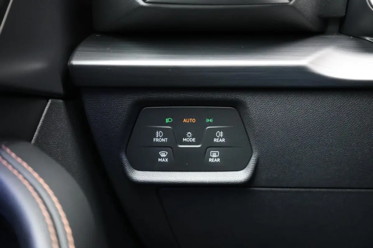 1.4 e-HYBRID VZ BTW/LED/VIRTUAL/SFEER/PANO/LEER+S.VERWARMING/19" LMV/KEYLESS/CAM/ACC/ECC/12 MDN GARANTIE!