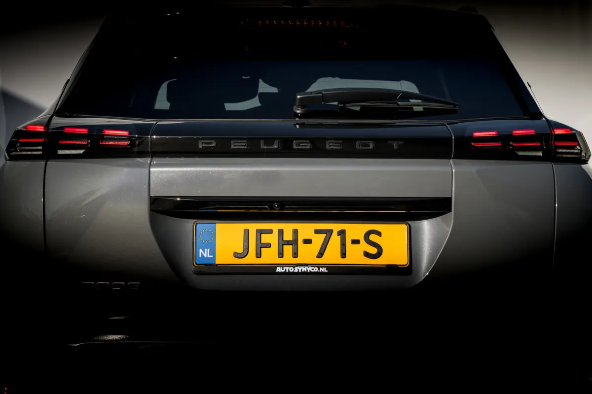 1.2 PureTech 130 GT | Sportstoelen | LED | Camera | Massage | Carplay | Virtual Cockpit