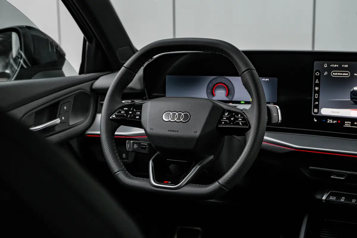 e-hybrid S edition 200 kW / 272 pk | Adaptive cruise control | Audi sound system | Cruise control