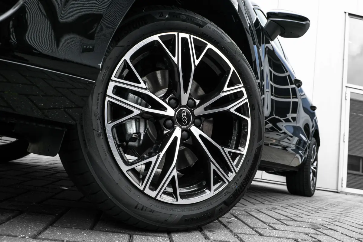 e-hybrid S edition 200 kW / 272 pk | Adaptive cruise control | Audi sound system | Cruise control