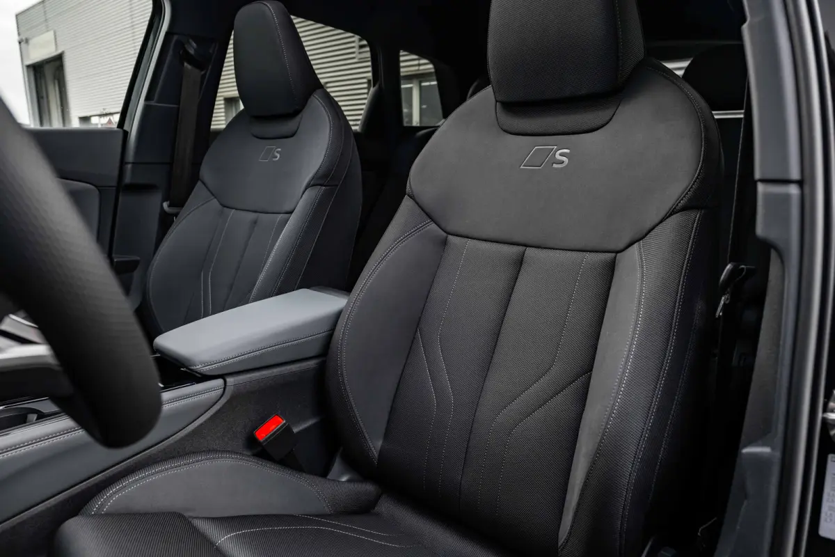 e-hybrid S edition 200 kW / 272 pk | Adaptive cruise control | Audi sound system | Cruise control