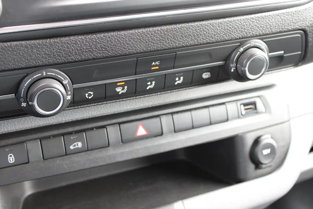 2.0 BlueHDI 120 Standard Premium | Navigatie | Imperiaal | Trekhaak | Airconditioning | NL auto | 1e Eigenaar | 74.000km |