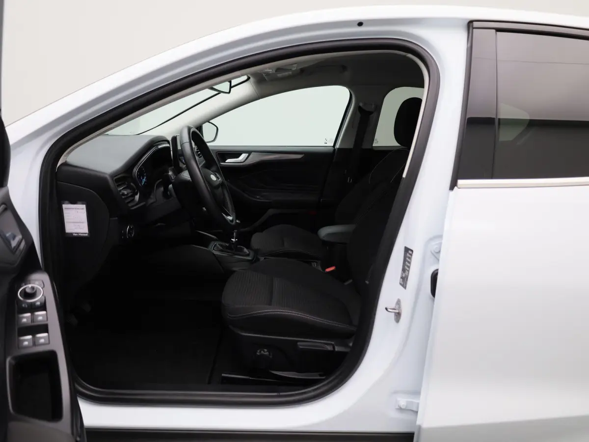 1.0 EcoBoost Hybrid Titanium | Parkeersensor voor/achter | Navigatie full map | Apple CarPlay/Android Auto | Airco automatisch | Cruise control | Extra getint glas | Lichtmetalen velgen |