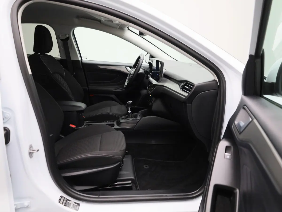 1.0 EcoBoost Hybrid Titanium | Parkeersensor voor/achter | Navigatie full map | Apple CarPlay/Android Auto | Airco automatisch | Cruise control | Extra getint glas | Lichtmetalen velgen |