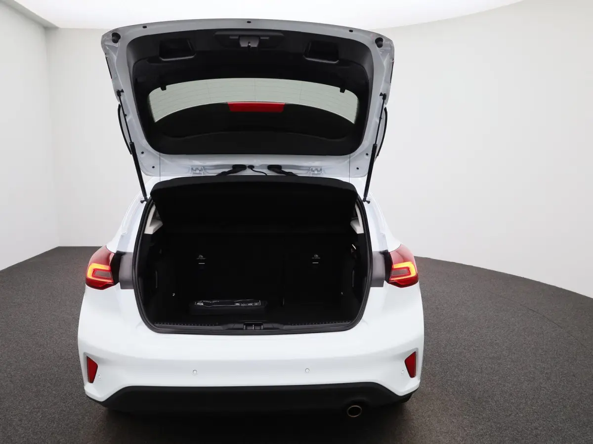 1.0 EcoBoost Hybrid Titanium | Parkeersensor voor/achter | Navigatie full map | Apple CarPlay/Android Auto | Airco automatisch | Cruise control | Extra getint glas | Lichtmetalen velgen |