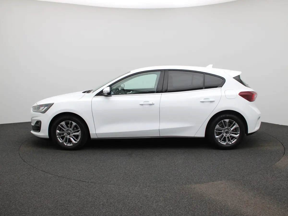 1.0 EcoBoost Hybrid Titanium | Parkeersensor voor/achter | Navigatie full map | Apple CarPlay/Android Auto | Airco automatisch | Cruise control | Extra getint glas | Lichtmetalen velgen |